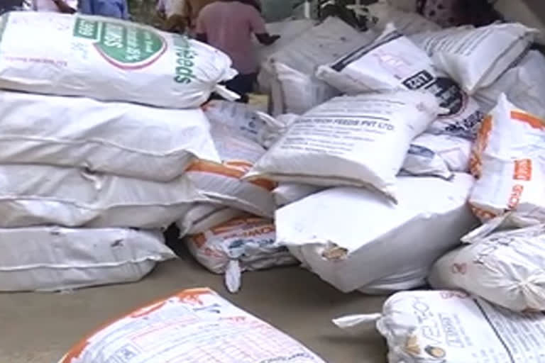 gutka packets seized in somavarappadu west godavari district