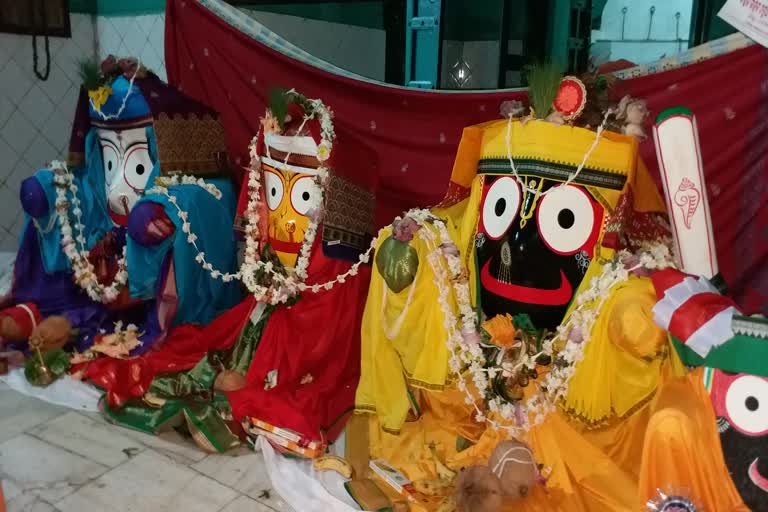 boudh-mahaprabhu-jagannath-naba-joubana-devotee-in-temple