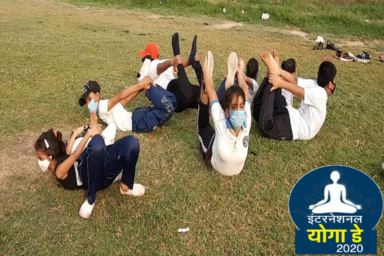 School children did yoga