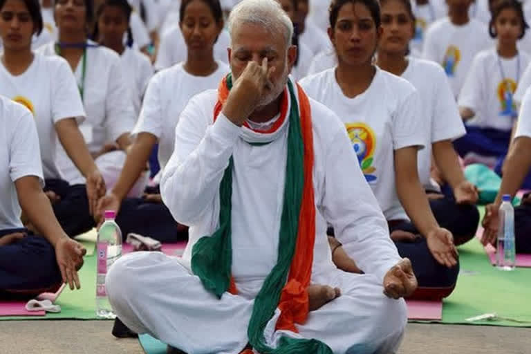 Yoga goes beyond race  gender and faith: PM Modi  International Yoga Day  PM Modi  അന്താരാഷ്‌ട്ര യോഗ ദിനം  പ്രധാനമന്ത്രി  നരേന്ദ്രമോദി  കുടുംബത്തോടൊപ്പം യോഗ