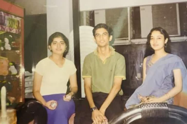 Sushant Singh Rajput with his school friends