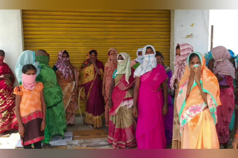 womens protest at rajam pally prakasham district