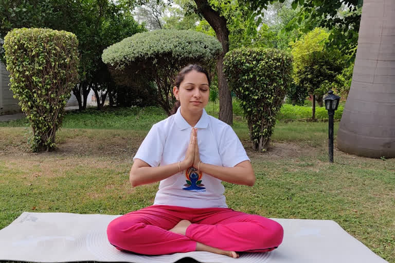 Hisar Deputy Commissioner celebrated International Yoga Day at his residence