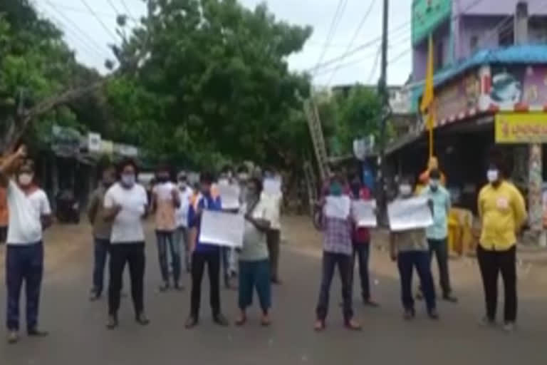 dyfi protest in vijayawada against petrol rates hike