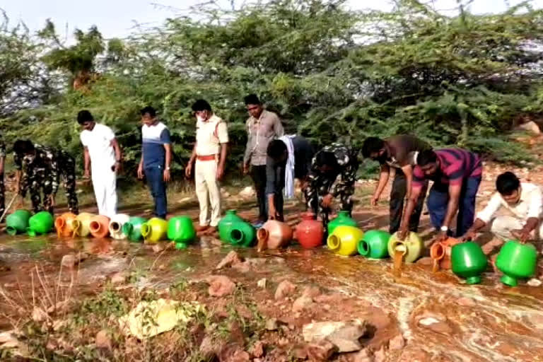 polices rides on illegal cheap liquer stores at ananthapuram