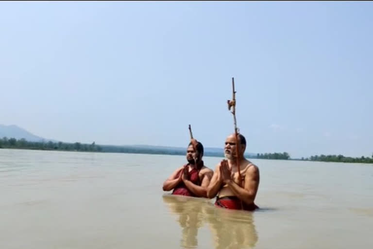 Visakha Sarada Patriarchs performing the Rapture of Ganges at Rishikesh