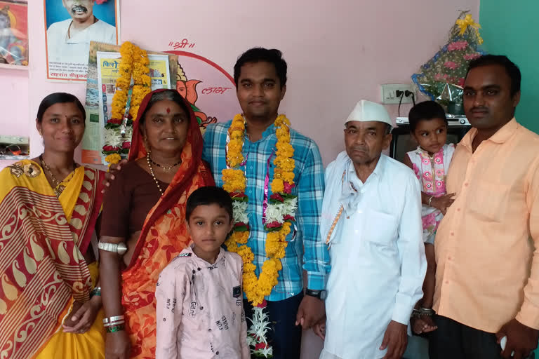 The farmer's son became the Deputy Collector in hingoli