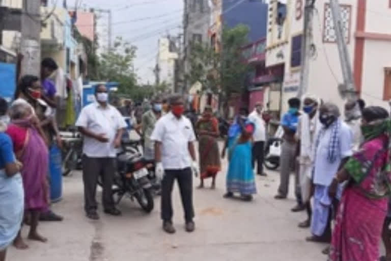 cpm-visited-vijayawada-vaddera-colony-and-asked-about-their-problems