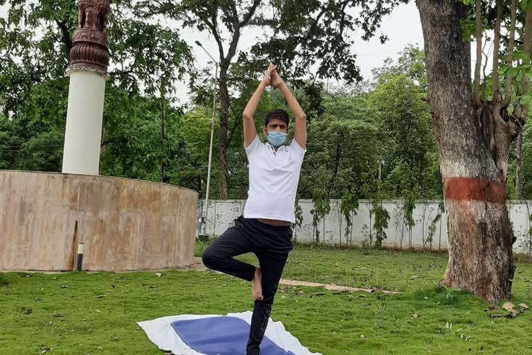 bijapur collector do yoga on International Yoga Day