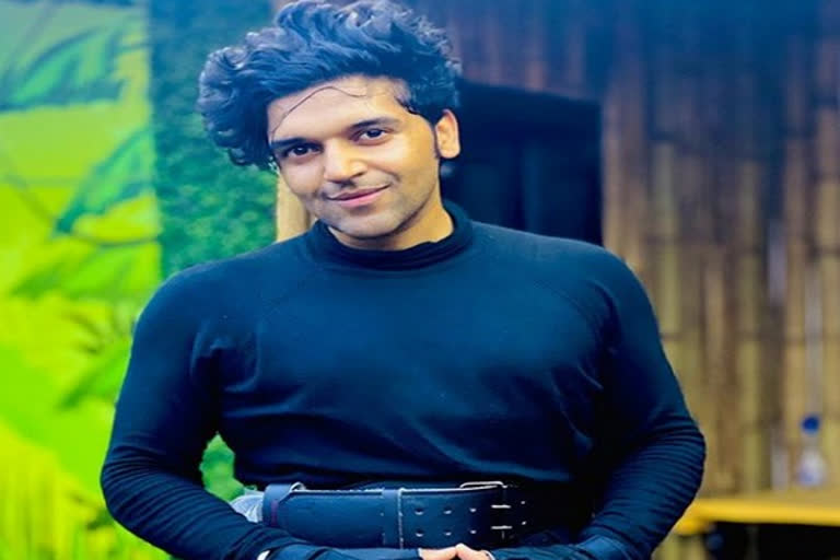 Guru Randhawa croons 'Lahore' to extend wishes on World Music Day