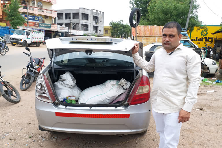 fake seeds caught  by police at utnoor