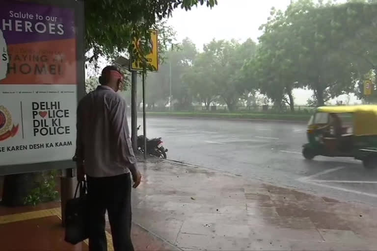 Morning showers continue in Delhi, monsoon onset on Wednesday