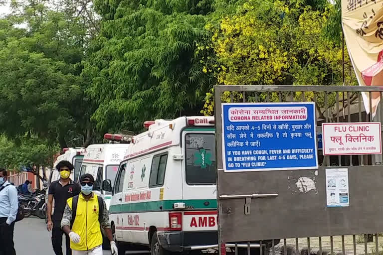 Lack of ambulances and beds poses major challenge for Delhi govt