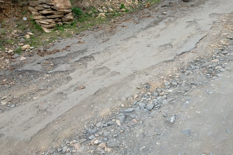 Kalhel-Banjali road in chamba