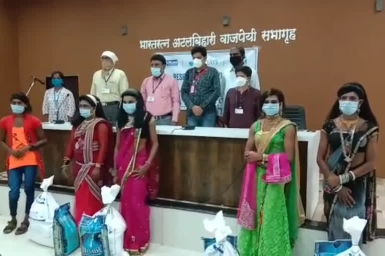 Distribution of necessities of life to the transgender community in nandurbar