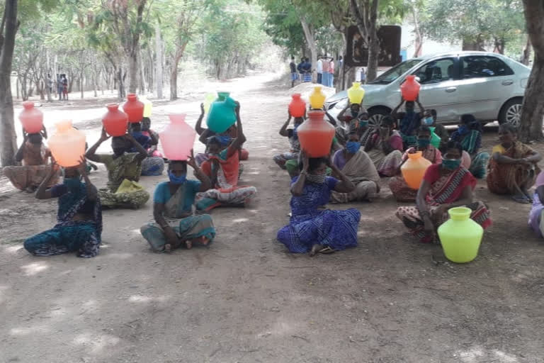 ladies dharna in chittoor dst  gangadhar nellore consistency about water problems