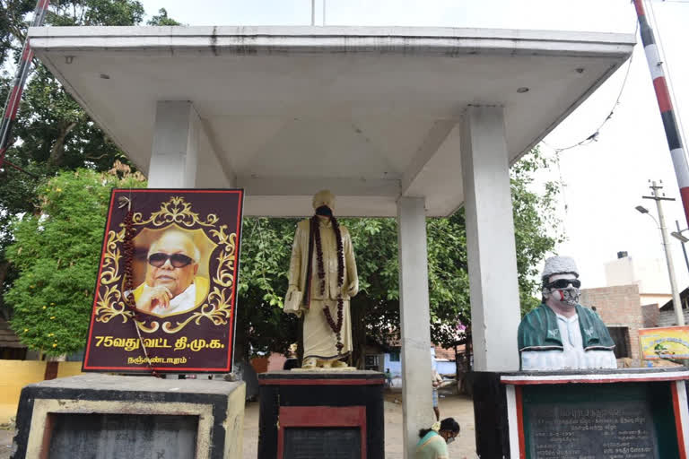 MG Ramachandran  CN Annadurai  Face Masks  COVID 19  Novel Coronavirus  Coimbatore  Nanjundapuram  Statues of MGR, Annadurai in masks  മാസ്‌ക്  പ്രതിമകൾക്ക് മാസ്‌ക്  എംജിആര്‍  സിഎൻ അണ്ണാദുരൈ  കൊവിഡ് 19  കോയമ്പത്തൂര്‍  തമിഴ്‌നാട്