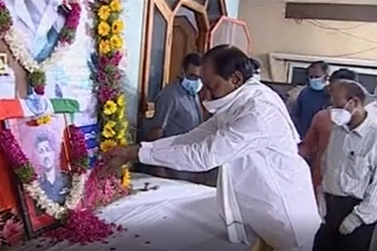 telangana-cm-hands-over-cheques-job-letter-to-martyred-colonels-kin