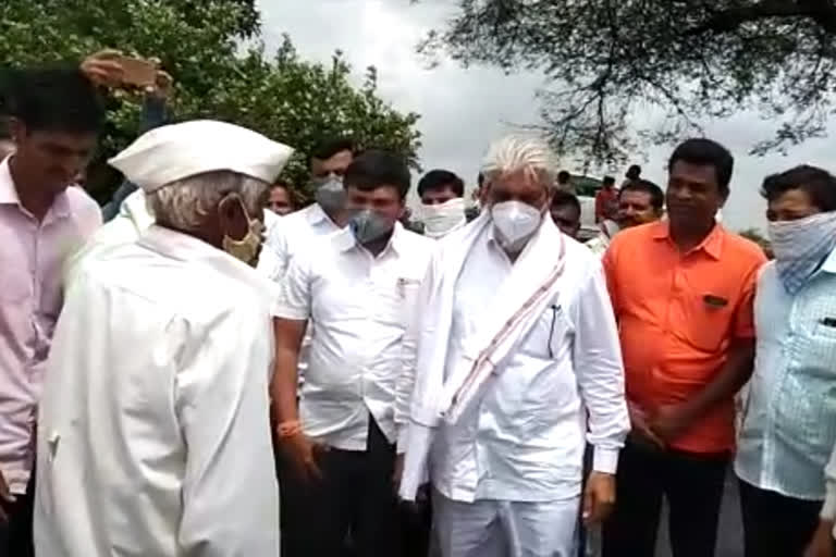 Agriculture Minister Dada Bhuse visits farmers in Osmanabad district