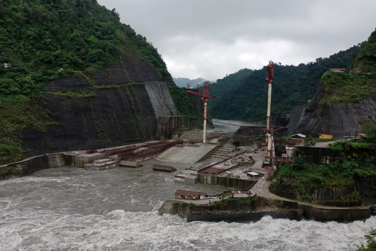 guard wall damage at suwansiri  nhpc dam