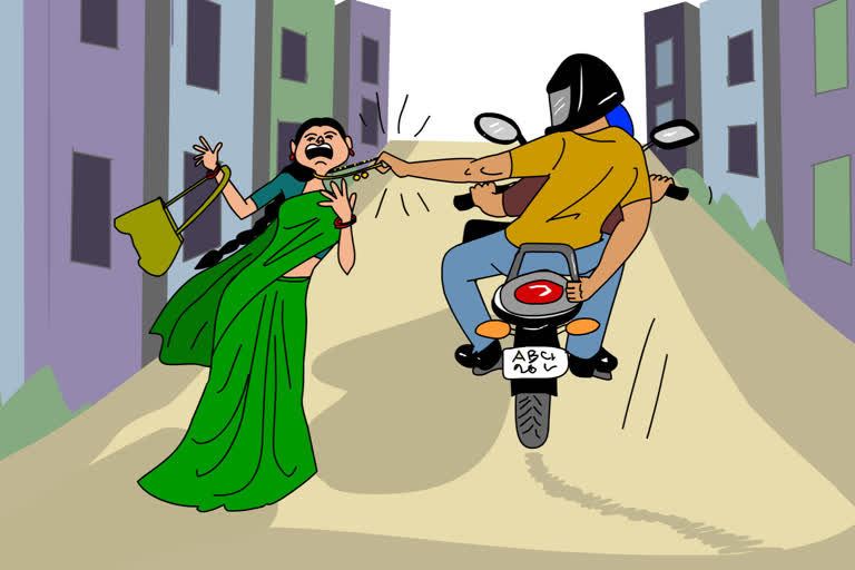 chain snatching at jammikunta in karimnagar district