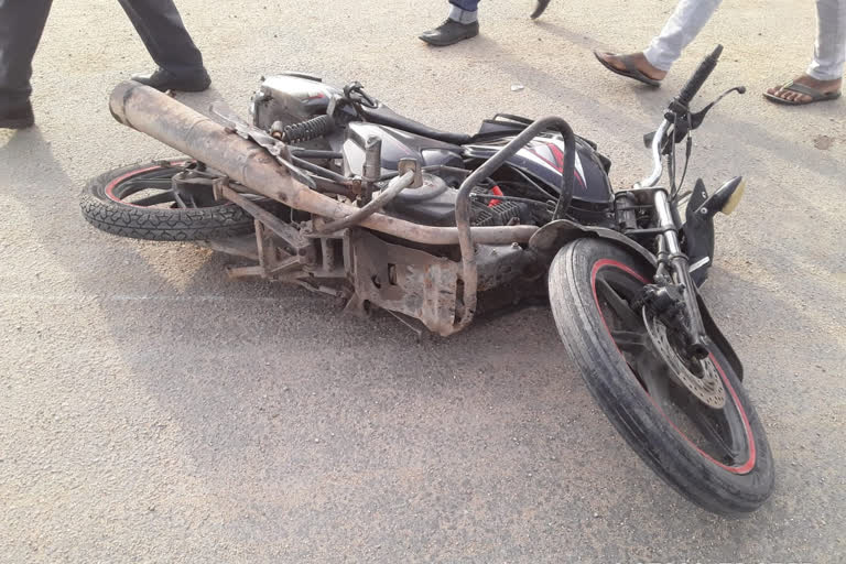 road accident at mendora in nizamabad district