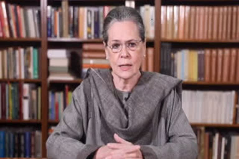 India-China face-off a full blown crisis: Sonia at CWC