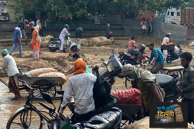 azadpur mandi water logging problem due to rain