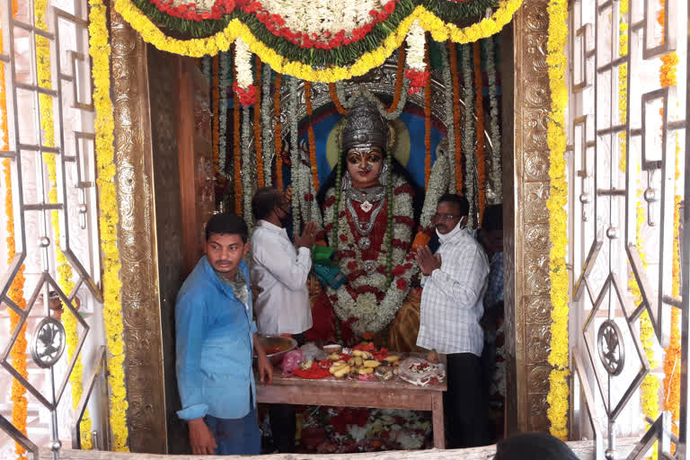 నిరాడంబరంగా మరిడమ్మ అమ్మవారి జాతర