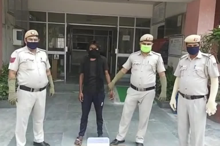 criminal arrested during patrolling in Najafgarh delhi