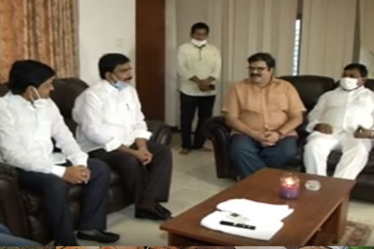 'వైకాపా తాటాకు చప్పుళ్లకు తెదేపా భయపడదు'