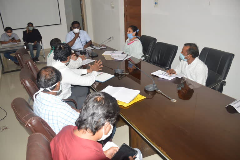 Warangal Urban Collector Rajiv gandi Hanmanthu Review meeting on TB Decease