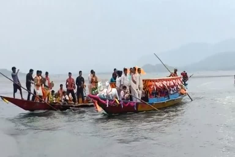 Ratha yatra Ritual performed, Ratha yatra in a  unique way, kankana sikhari in khurdha, କାଙ୍କଣ ଶିଖରୀ, ନନ୍ଦିଘୋଷ ନୌକାରେ ଚତୁର୍ଦ୍ଧାମୂର୍ତ୍ତି, ନିଆରା ଢଙ୍ଗରେ ଚତୁର୍ଦ୍ଧାମୂର୍ତ୍ତିଙ୍କ ରଥଯାତ୍ରା, ଖୋର୍ଦ୍ଧା