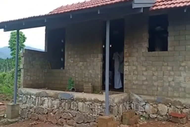 Allegations of corruption in construction of house  'നിർമ്മിതി' വീട് നിർമാണത്തിൽ അഴിമതിയെന്ന് ആരോപണം  'നിർമ്മിതി'