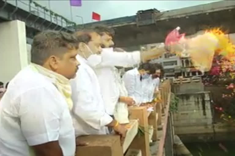 krishna water released from barrage to canals in vijayawada