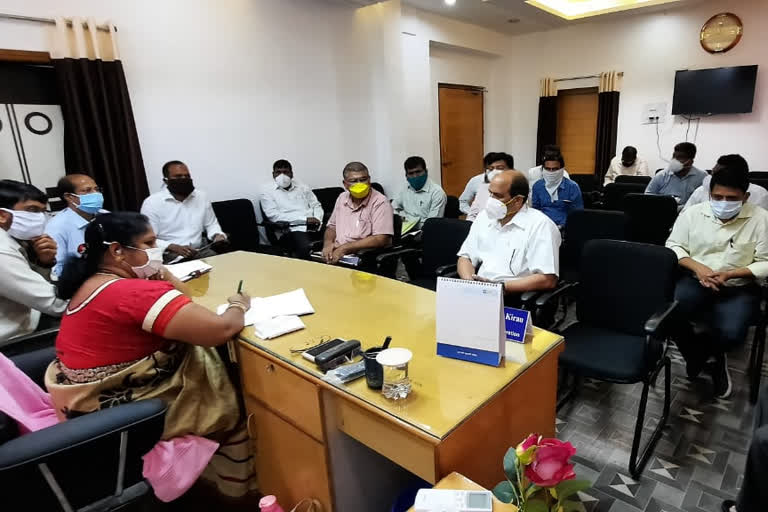 mayor meeting on disposing bio medical waste in nizamabad