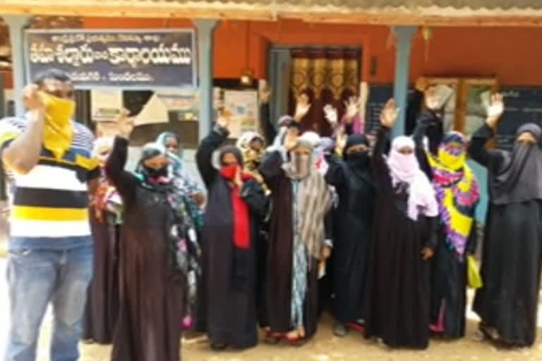 udayagiri ladies protest at tahsildar office to provide land for poor