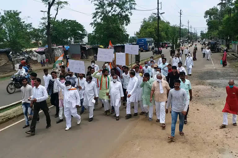 congress-submitted-memorandum-on-increasing-petrol-diesel-prices in-ashoknagar