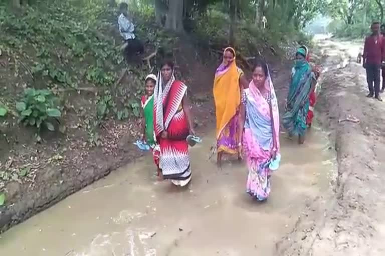 Villagers are in trouble due to bad road in hazaribag