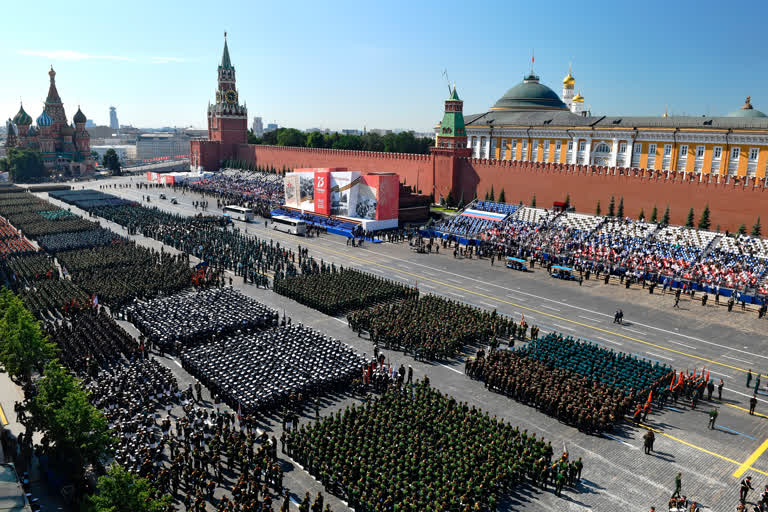 Putin hails Nazi defeat in virus-delayed Red Square parade