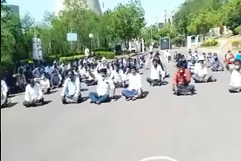 rtpp employees dharna in kamalapuram kadapa district