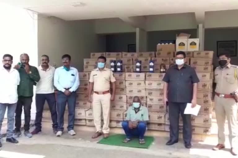 Truck with fake liquor seized in Kolhapur by Crime branch