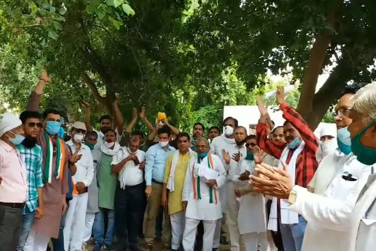 Congress workers protest