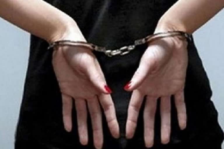 1 female smuggler arrested in Dumka