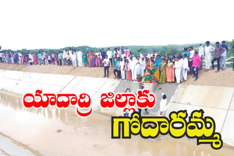 aleru mla gongidi sunitha mahender reddy released water from kondapochamma reservoir