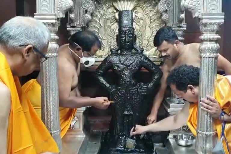 Vajralepan process of Pandharpur Vithhal murti completed