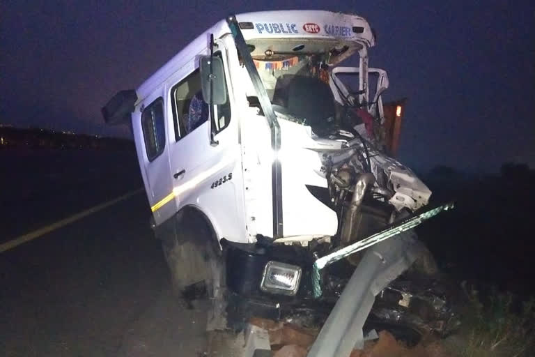 Driver killed in Agra-Lucknow expressway accident