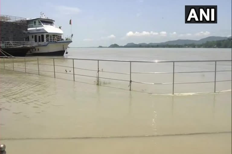 ഗുവാഹത്തി ബ്രഹ്മപുത്ര ബ്രഹ്മപുത്ര നദിയുടെ ജലനിരപ്പ് ഉയർന്നു Assam Brahmaputra Guwahati Brahmaputra river's