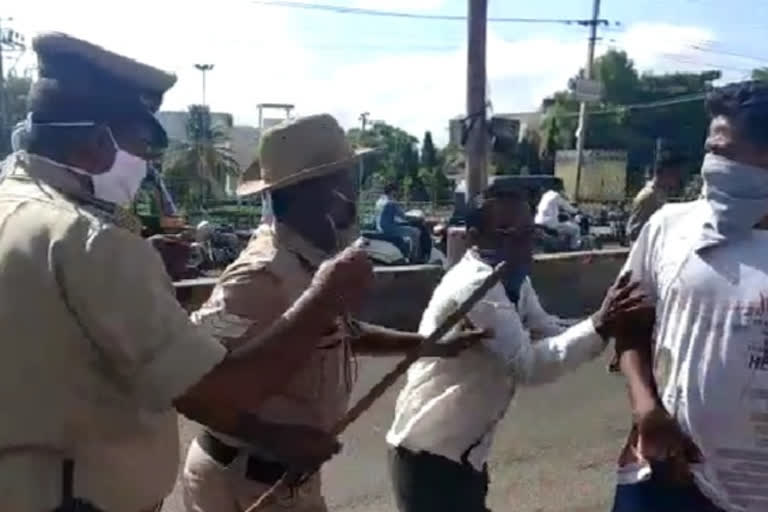 Police strugling to control parents in Kalaburagi