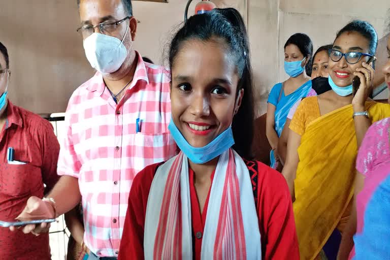 6th position secured by harshita barthakur in hs final exam 2020 nagaon assam etv bharat news